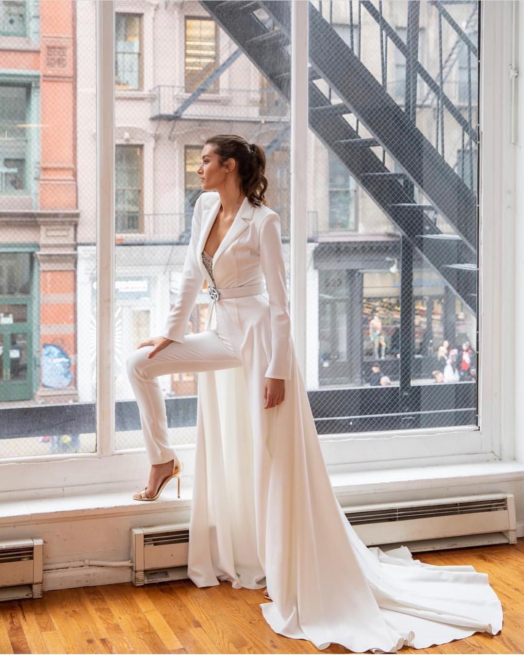 Brides By Francesca on Instagram: “BEHIND THE SCENCES A new @berta take on the modern bride. The #BERTA NYBFW showroom. Pictures @collinpierson MUAH @mghairandmakeup . . . .…”