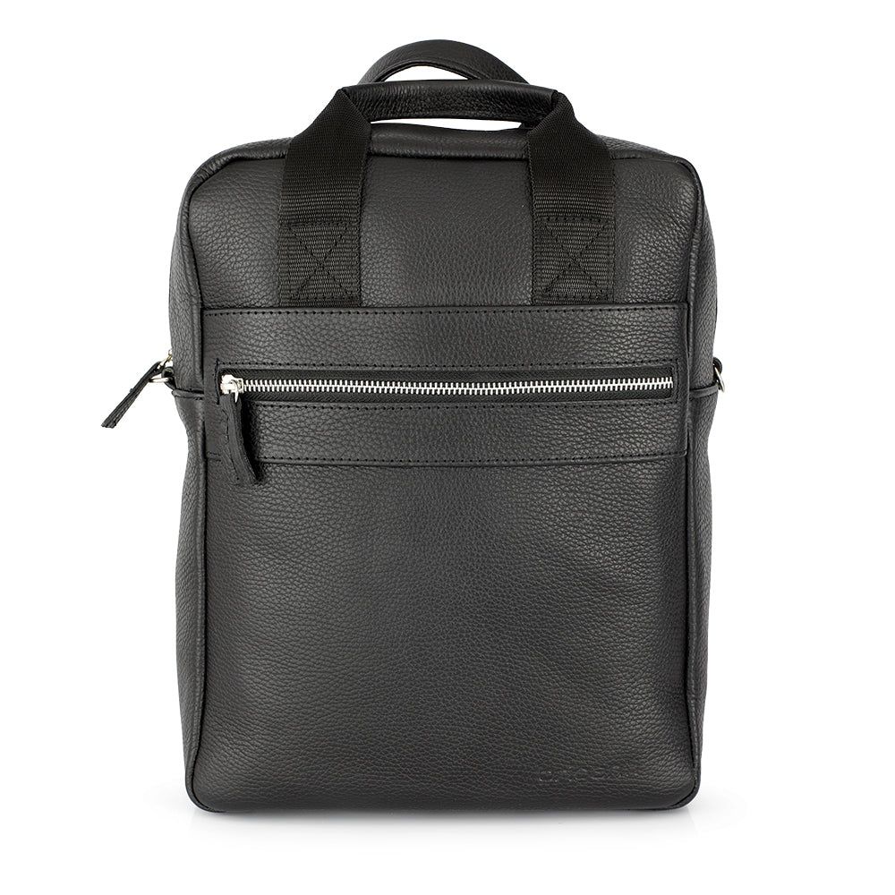 Mochilas fabricadas con cuero de primera calidad. Cuentan con división con cierre, correa regulable y desmontable con dos posiciones, dos bolsillos exteriores con cierre y uno sin cierre y un bolsillo interior con velcro. Marca: Briganti Material Interno: Tela Material Externo: Cuero Articulo: ACC61897 Alto: 35 cm. Ancho: 28 cm. Profundidad: 14 cm. Detalles: División con cierre Correa: SI - Regulable y Desmontable Compartimientos internos: SI Bolsillos externos: SI Unisex, Leather Backpack, Backpacks, Interior, Bags, Products, Fashion, Tela, Pockets