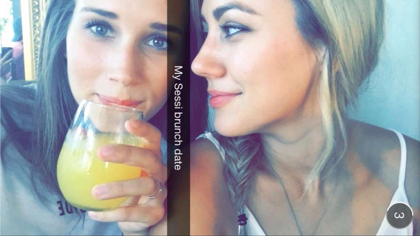 lesbo girly juice Belle secretaire sexy