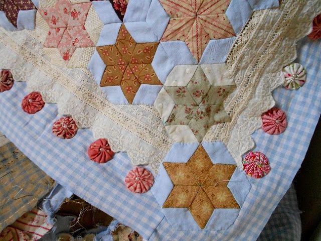 Lace & bead in yo-yo English Paper Piecing, Bindings, Beaded Lace, Borders, Applique, Blanket, Beads, Scrappy Quilts, Beading