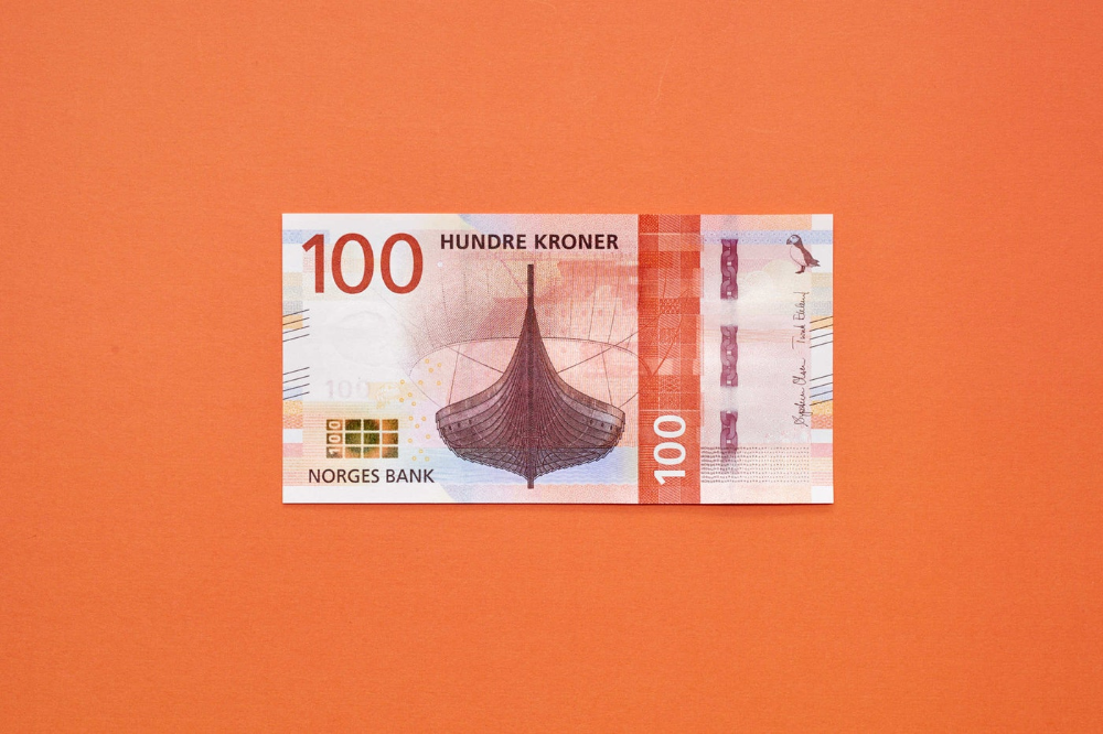 Norwegian Banknotes By Metric Design Bp O In 2020 Bank Notes Norwegian Currency Design