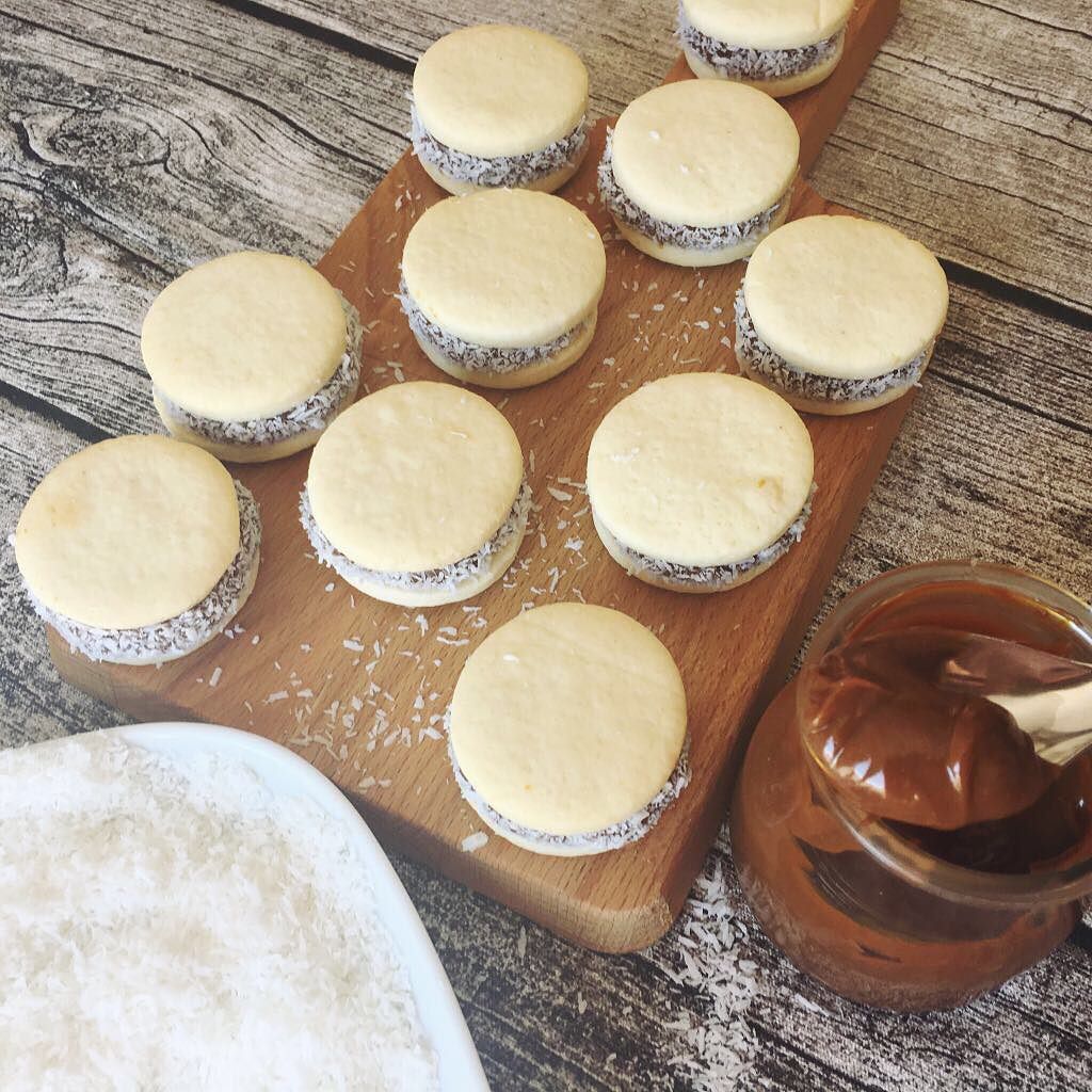 Más Alfajores De Maicena Receta Salen Aproximadamente 3 Docenas De Alfajores De Maicena Con Esta R Alfajores De Maicena Alfajores Alfajores De Maicena Facil