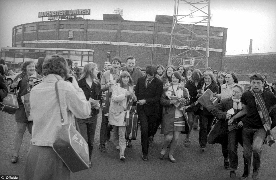 No stranger to attention Manchester United superstar George Best (centre) is seen here in April 1969 as he is mobbed by men, women and children all eager to get a picture or autograph from their hero. Manchester United Old Trafford, Manchester United Legends, Manchester United Football Club, Man Utd Fc, British Football, George Best, José Mourinho, Mufc, Man United