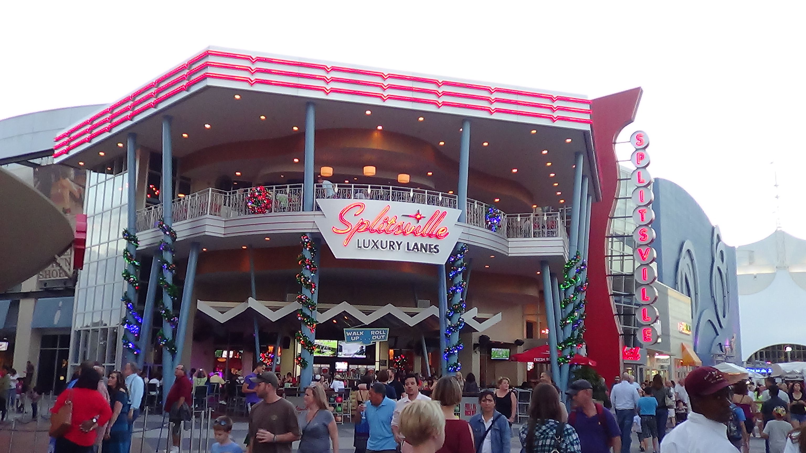 Come Enjoy A Meal And A Round Of Bowling At Downtown Disney s Newest splitsville-luxury-lanes-downtown-disney-splitsville-flickr