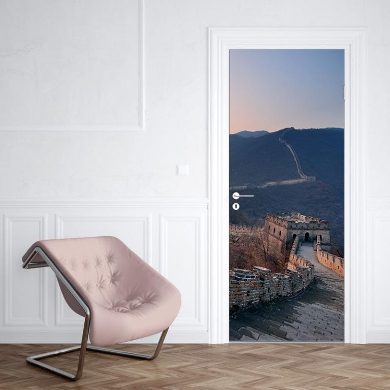 Heb je ook zo'n saaie deur en geen zin om met verf en kwasten aan de slag te gaan, bespaar je de moeite en kies voor een deursticker Chinese muur!
YouPri maakt jouw huis nog gezelliger met deze mooie deursticker Chinese muur. De deurstickers zijn ook ideaal voor oude, vergeelde deuren. Oversized Mirror, Furniture, Home Decor, Products, Decoration Home, Room Decor, Home Furnishings, Home Interior Design, Gadget