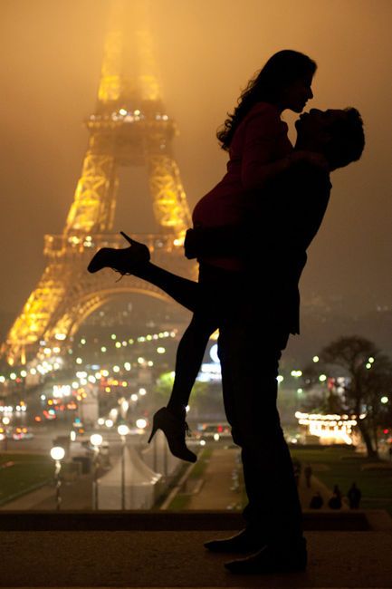 My Dream Date A Kiss In Front Of The Eiffel Tower