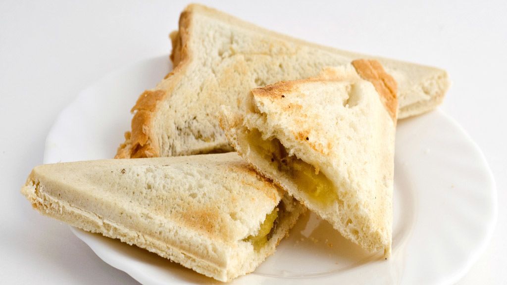 Süße Idee: Bananen-Zimt-Toast für den Sandwichmaker Toast Sandwich, Healthy Sandwich Recipes, Vegetarian Sandwich, Sandwich Maker, Toast Recipes, Vegan Breakfast Recipes, Brunch Recipes, Best Dinner Recipes, Dessert Recipes Easy