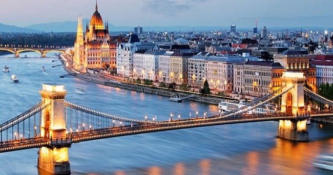 Üzenet a magyaroknak: „Önöknek legalább még van saját fővárosuk, sajnos mi már elveszítettük a miénket” River Cruises In Europe, Cruise Europe, Cruise Travel, Pictures Of Beautiful Places, Beautiful Places To Visit, Cool Places To Visit, Budapest Hotel, Budapest Hungary, Prague