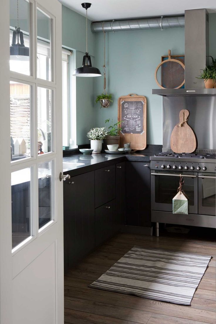 Une maison en vert-de-gris | Mooie keukens, Keuken idee ...