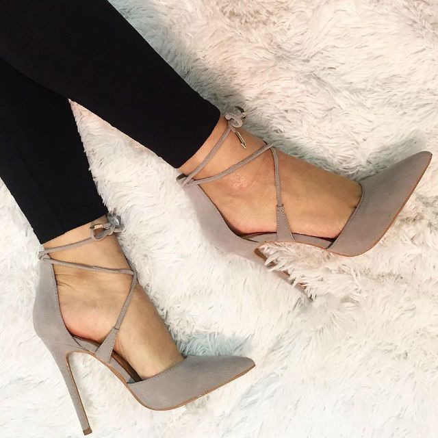 Pretty Shoes, Beautiful Shoes, Cute Shoes, Me Too Shoes, Dream Shoes, Crazy Shoes, Zapatos Shoes, Shoes Heels, Nude Heels
