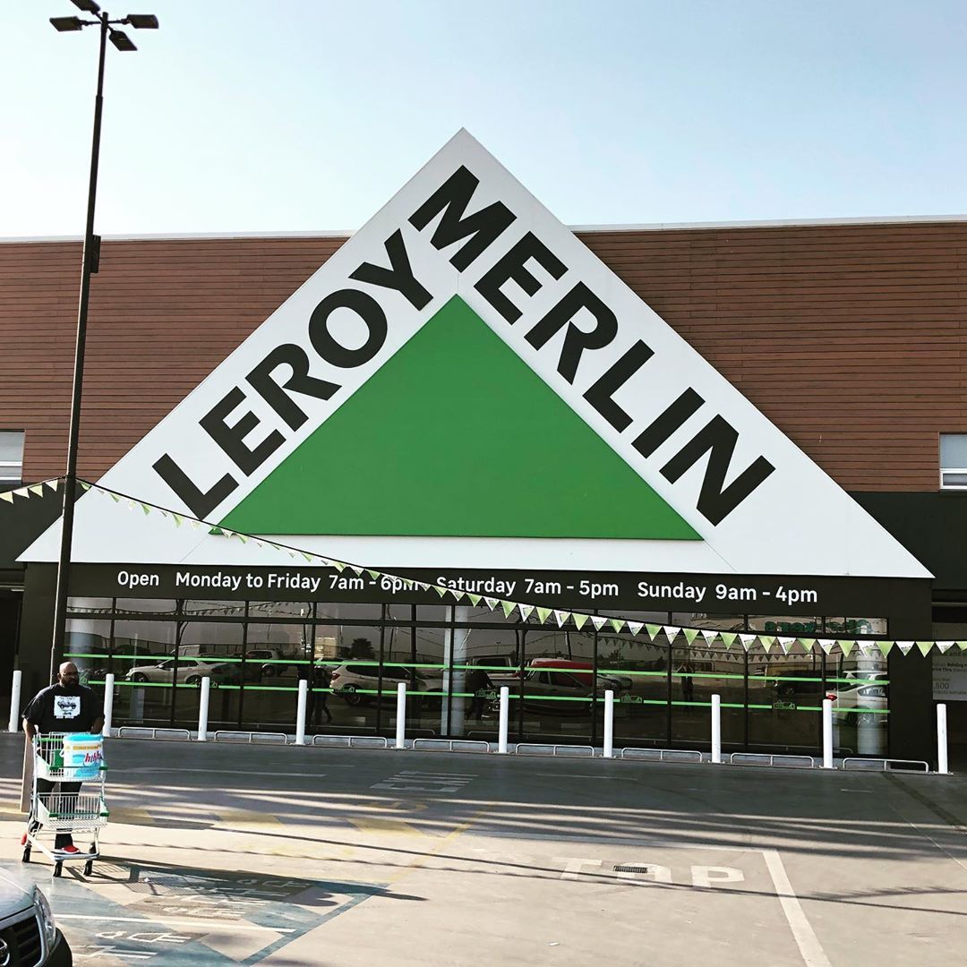 what a great idea in this leroy merlin store occupying prime real estate at the front is a fully operational w retail display customer engagement trade school