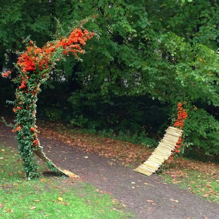 Ikebana Land Art Installation Bambus Zen Gate Auss - Blumen Natur Ideen