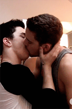 buitful tranny from Hank photos of gay men kissing
