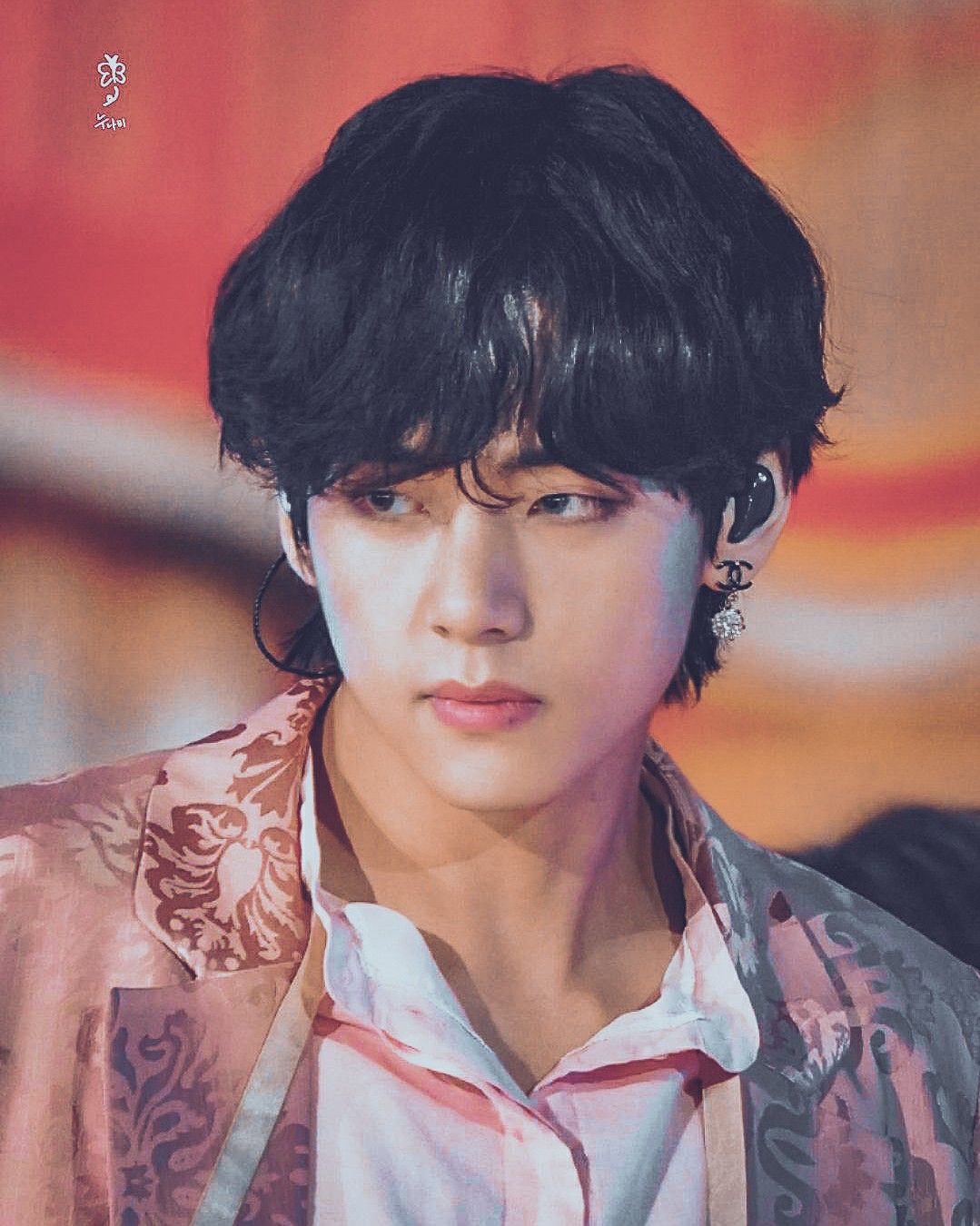 taehyung black tshirt