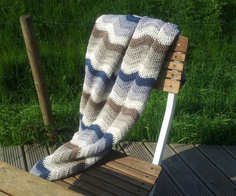 Een deken haken, het leukste wat er is! - Breiclub.nl Diy Crochet, Leg Warmers, Knitted Scarf, Crafts, Wave, Craft Work, Leg Warmers Outfit, Manualidades, Handmade Crafts