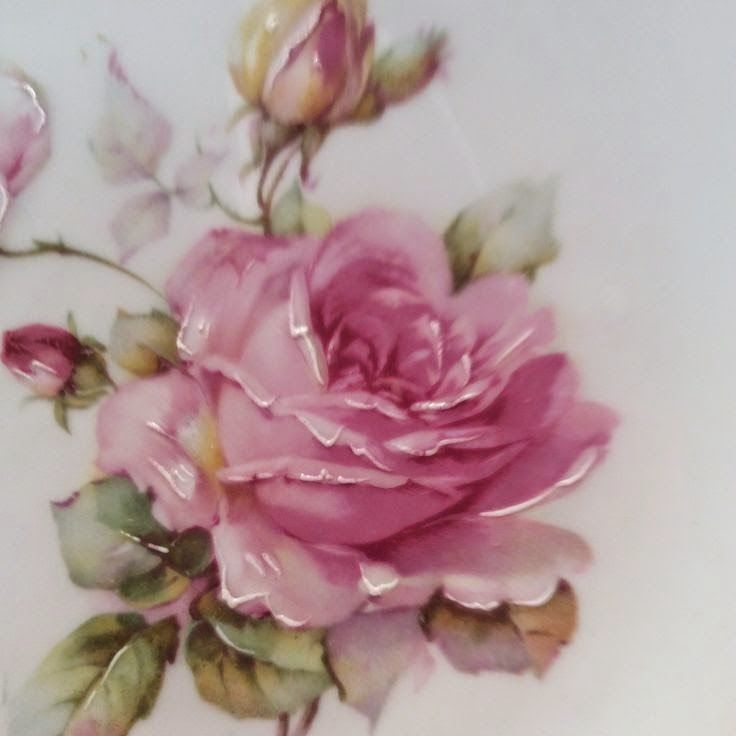 ~Saw this image on Pinterest today....a rose painted on china....how stunningly pretty is it....so wish I could create something as beautiful and life like as this......Have a great weekend..... China Painting, Rose Painting, Floral Painting, Floral Art, Art Painting, Paintings, Porcelain Roses, Hand Painted Porcelain, Porcelain Painting