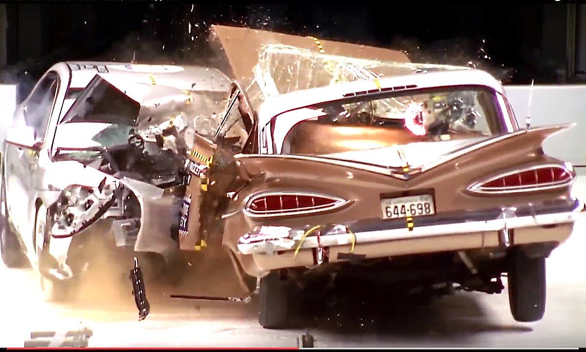 Crash Test Old Car Vs New Auto What Hens 4you Automanija Crash Test Old Car Vs New Auto What Hens