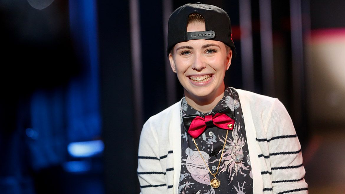 Catoire recommends best of American idol contestant working in gay bar Gay adult ecard