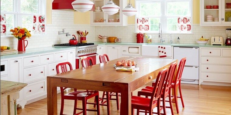cuisine bois rouge idée table bois déco fleurs table chaises cuisine bois rouge idée table bois déco fleurs table chaises