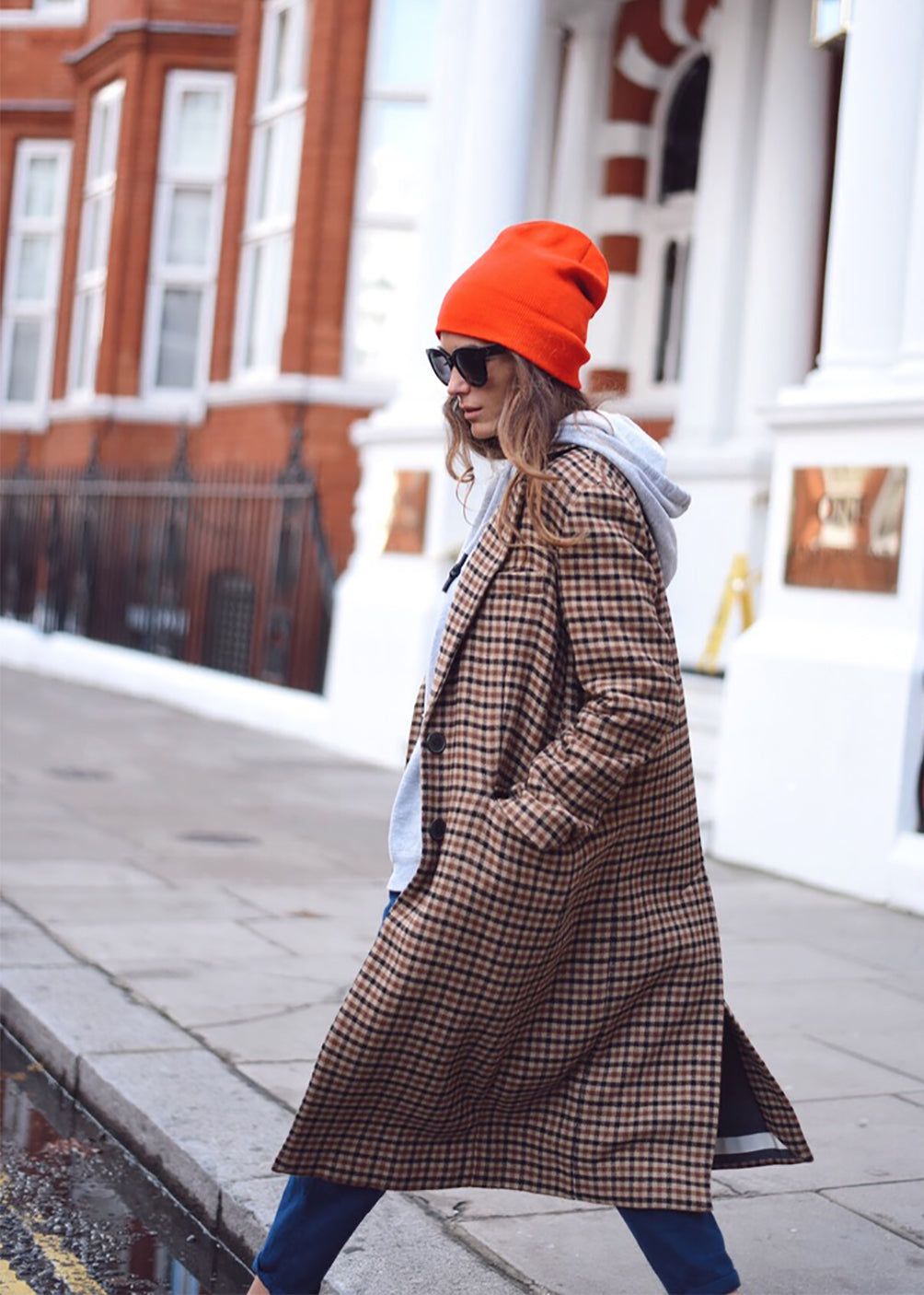 Orange Beanie Outfit, Women Beanie Outfit, Womens Beanie, Look Fashion, Fashion Outfits, Womens Fashion, Look Girl, How To Hem Pants, Outfits With Hats