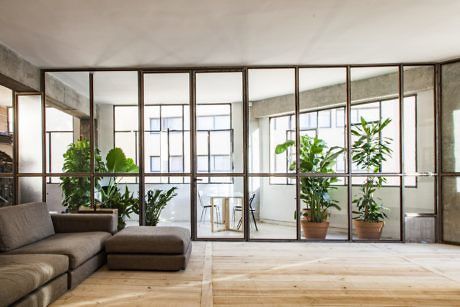 Industrial apartment located in Barcelona, Spain, designed in 2017 by Habitan Architecture. Loft Apartment Industrial, Modern Loft Apartment, Industrial Loft, Loft Apartment Designs, Barcelona Pictures, Loft Interior Design, Concrete Houses, Loft Interiors, Modern Room