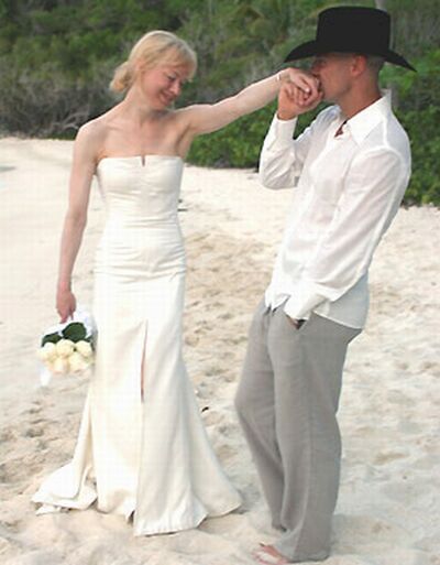 Failed Marriage Aside I Think Renee Zellweger S Simple John Failed Marriage Aside I Think Renee Zellweger S Simple John Galliano Wedding Gown Is Perfection It Fits Her Perfectly And The Only Would Want If