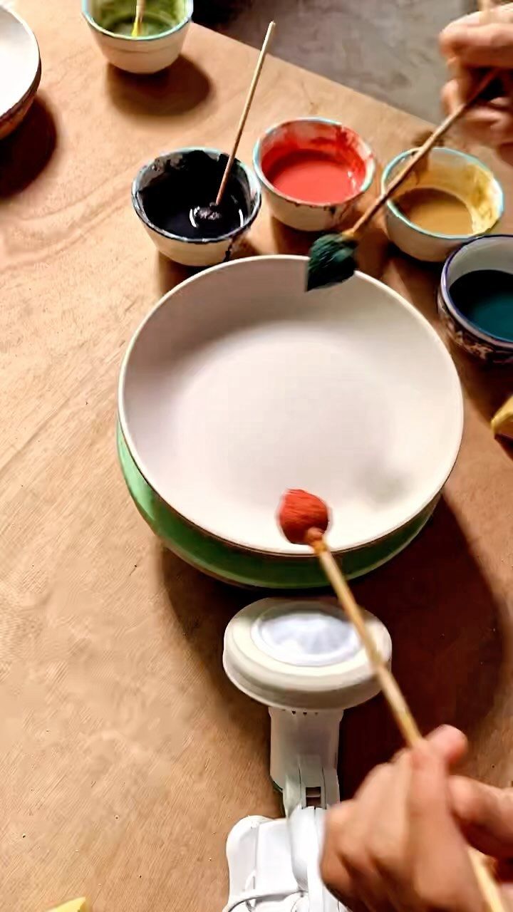 marathi_food_blogger_pune on Instagram: Watch till end.. Please Like❤️and Follow❤️ #pune #painting #paint #painter #imagination #blogger #travelblogger #reelsinstagram #reels… Pottery Handbuilding, Ceramics Ideas Pottery, Pottery Tools, Ceramics Projects, Clay Ceramics, Glazes For Pottery, Ceramic Clay, Ceramic Painting, Ceramic Bowls