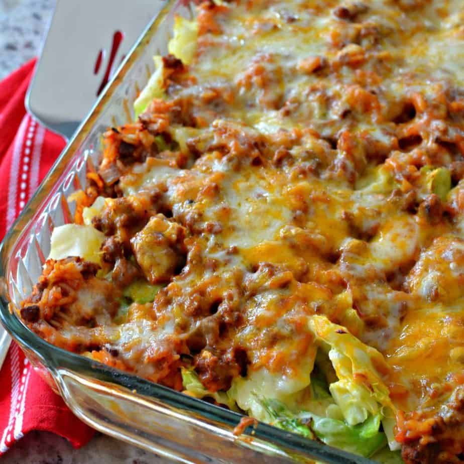 After you finish cooking the cabbage simply layer cabbage, cooked beef mixture, cheese, cabbage, cooked beef mixture and cheese in the skillet. Easy Casserole Recipes, Casserole Dishes, Beef Dishes, Food Dishes, Veggie Dishes, Food Food, Cabbage Roll Casserole, Cooking Recipes, Eating Clean