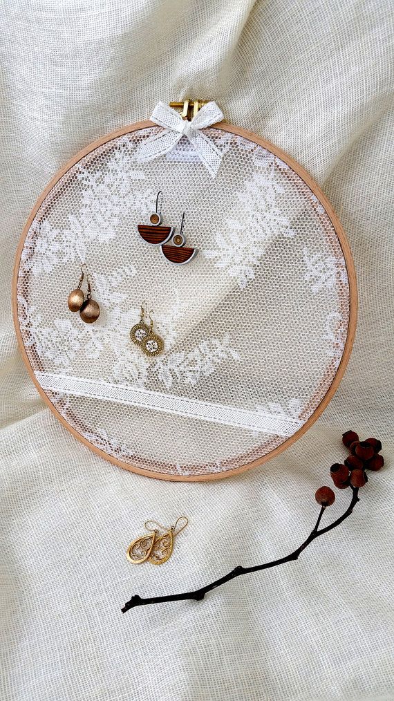 Earrings rack , Earrings hanger ,Earrings stand ,Embroidery hoop with lace fabric ,Jewelry rack ,Size 12.7'' ,White lace , jewelry organizer Diy Earring Holder, Earring Hanger, Diy Jewelry Holder, Jewerly Holders, Jewelry Rack, Earring Stand, Jewelry Organizer Diy, Diy Holder, Jewellery Storage