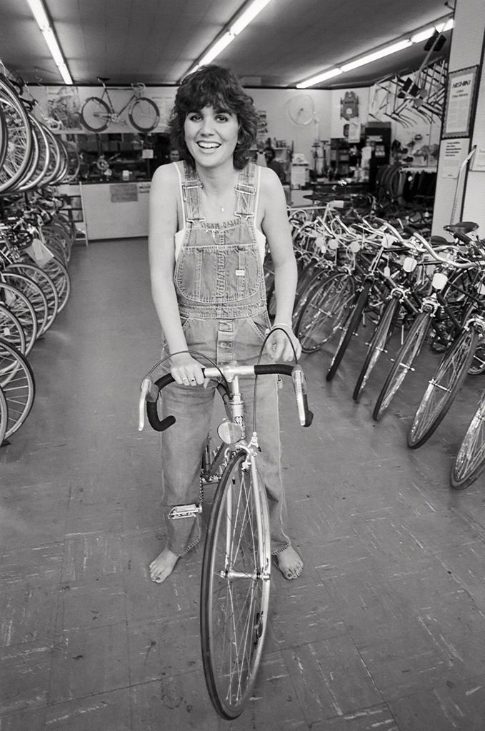 soundsof71 “Linda Ronstadt, barefoot in the bike shop