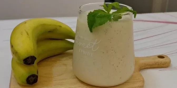 IDNarmadi Coba 8 Resep Smoothies Pisang yang Sehat dan Cocok untuk Diet Resep smoothies pisang belakangan ini sering diperbincangkan sebagai cara mudah membuat minuman yang enak dinikmati sekaligus menyehatkan. Penggemar gaya hidup sehat wajib coba resep smoothies pisang ini yang kaya akan vitamin, serat dan mineral bagi kesehatan tubuh. Lalu, apa yang membedakan jus dengan smoothie, mengingat kedua minuman ini terbuat dari buah-buahan dan sayuran? Perbedaannya, cara… Read More » Sport Pool, Swimming Sport, Parenting Mom, Mom And Baby, Smoothies, Banana, Diet, Fruit, Food