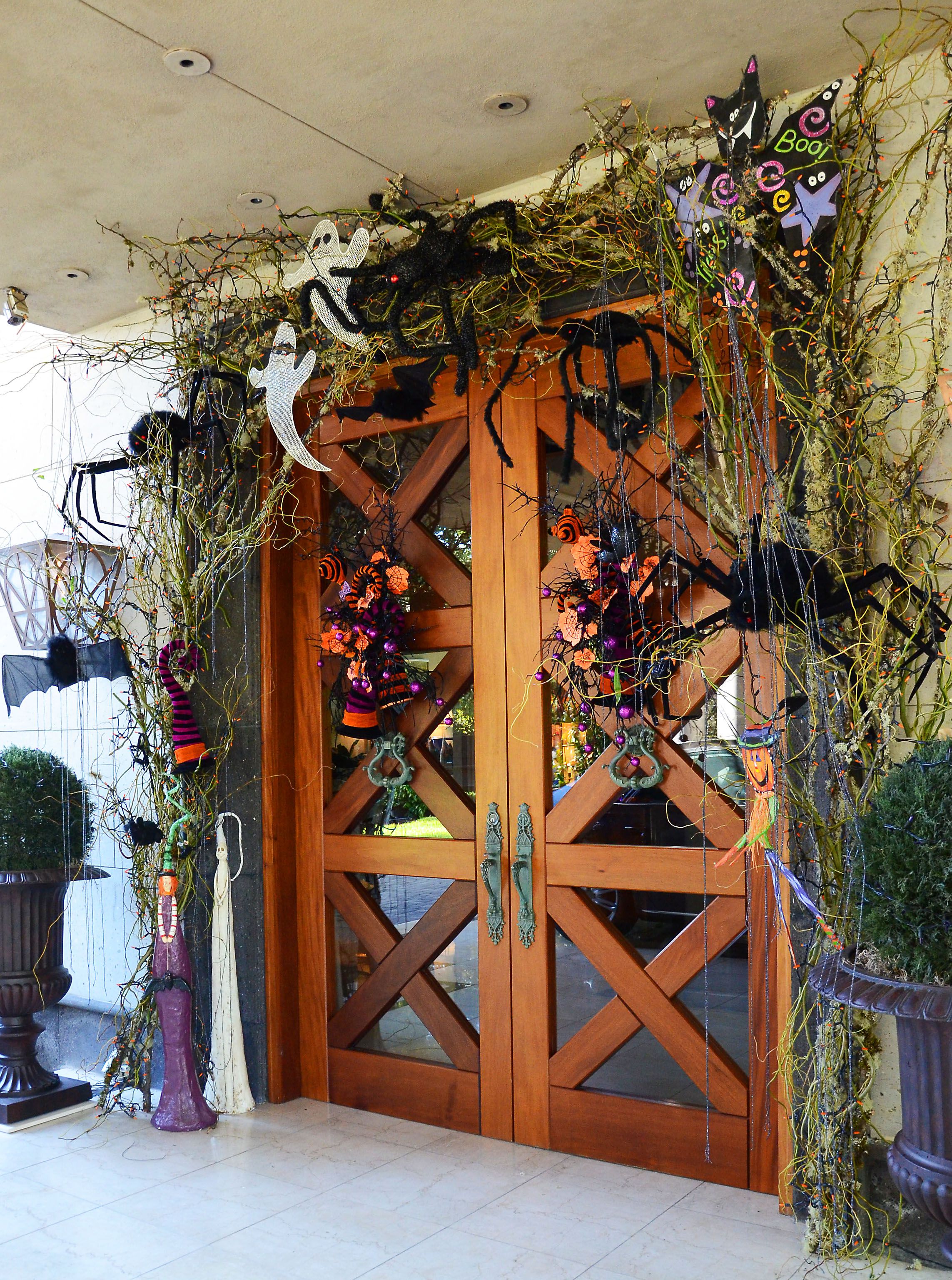 Halloween front door decor idea - from Regina Gust, interior - halloween front door decor Halloween front door decor idea - from Regina Gust, interior - halloween front door decor