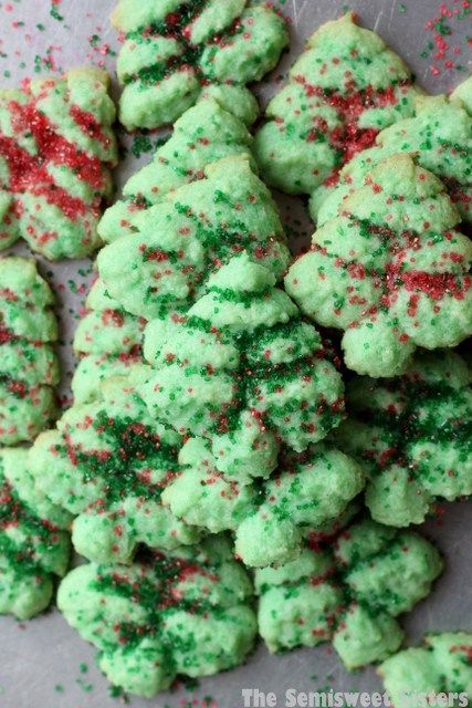 tarting to brown. Christmas Tree Cookies, Cookies Recipes Christmas, Christmas Desserts, Christmas Treats, Christmas Food, Holiday Recipes, Holiday Ideas, Xmas Cookies, Holiday Themes