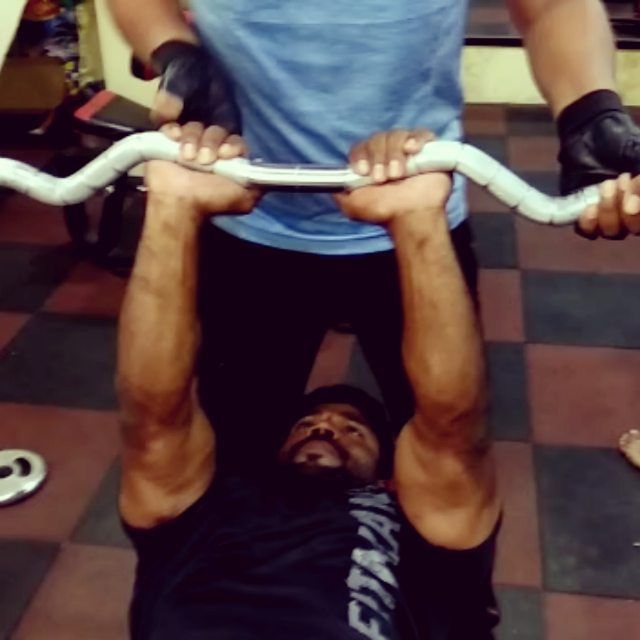 BEGINNER WORKOUT TRAISEP ZED BAR PRESS YESTERDAY EVENING #Gym workout #gym life #gymtime ...