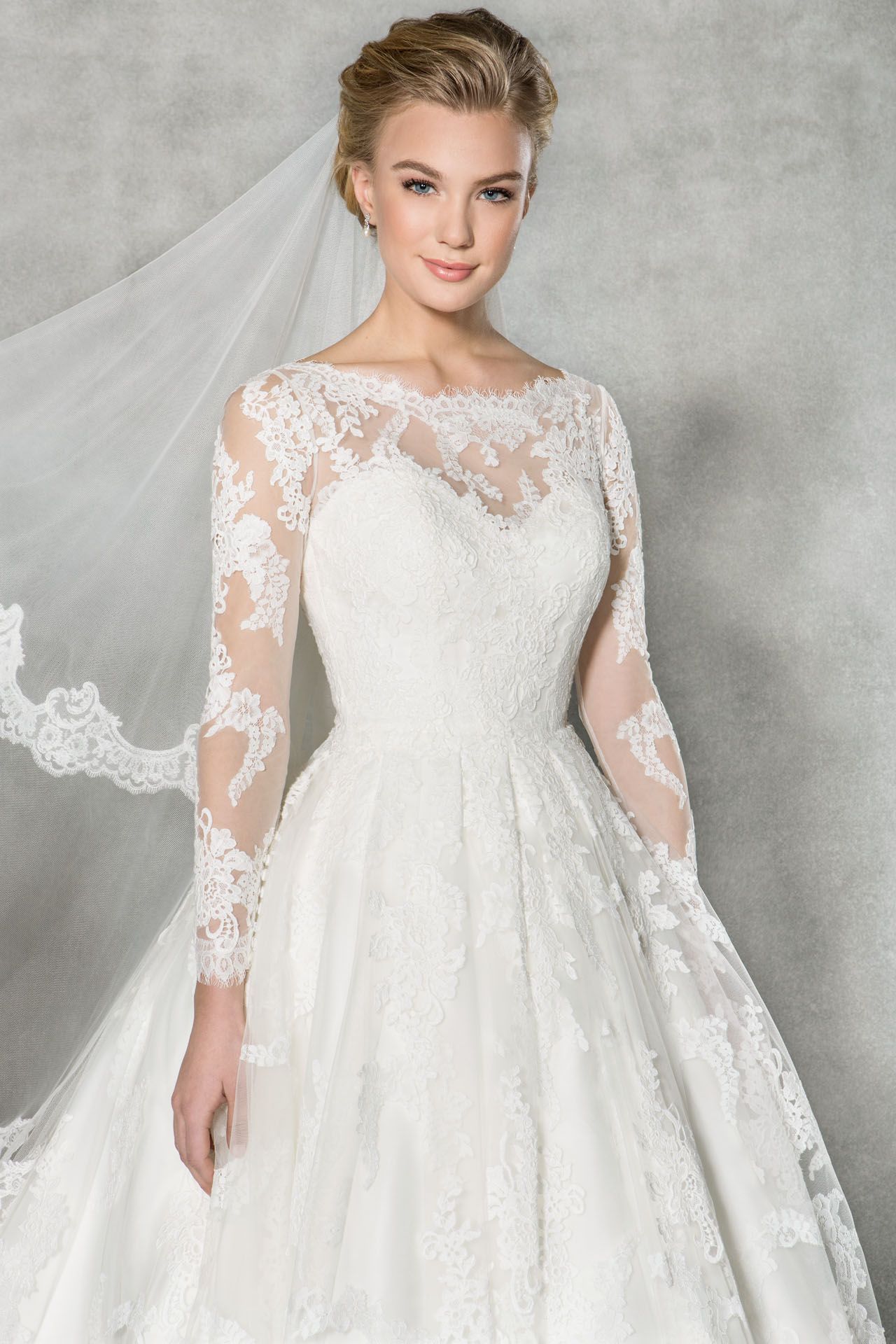 We think you're going to love this vintage tea length wedding dress