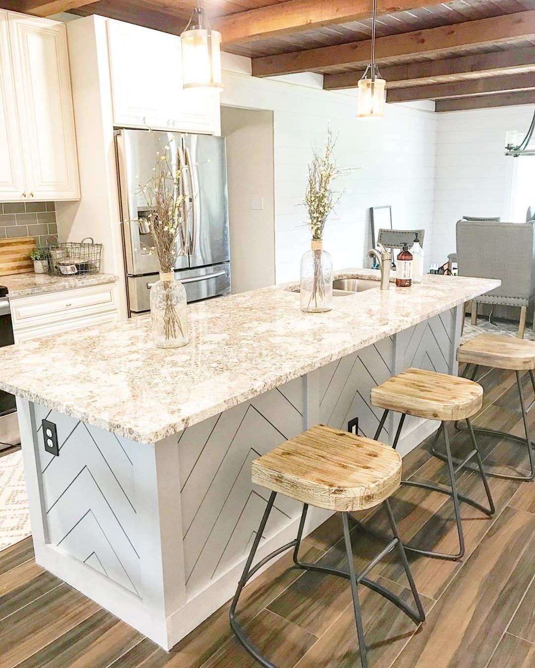 Kitchen Island Makeover, Kitchen Redo, Kitchen Style, Home Decor Kitchen, Kitchen Dining Room, Farmhouse Kitchen, Home Kitchens, Kitchen Remodel, Kitchen Design