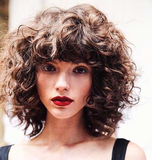 Incrível Curto Penteados para Senhoras com Cabelos Cacheados - http://bompenteados.com/2017/10/22/incrivel-curto-penteados-para-senhoras-com-cabelos-cacheados.html Curly Hair Styles, Curly Hair With Bangs, Curly Bob Hairstyles, Curly Hair Cuts, Short Curly Hair, Short Hairstyles For Women, Hairstyles With Bangs, Wavy Hair, Short Hair Cuts