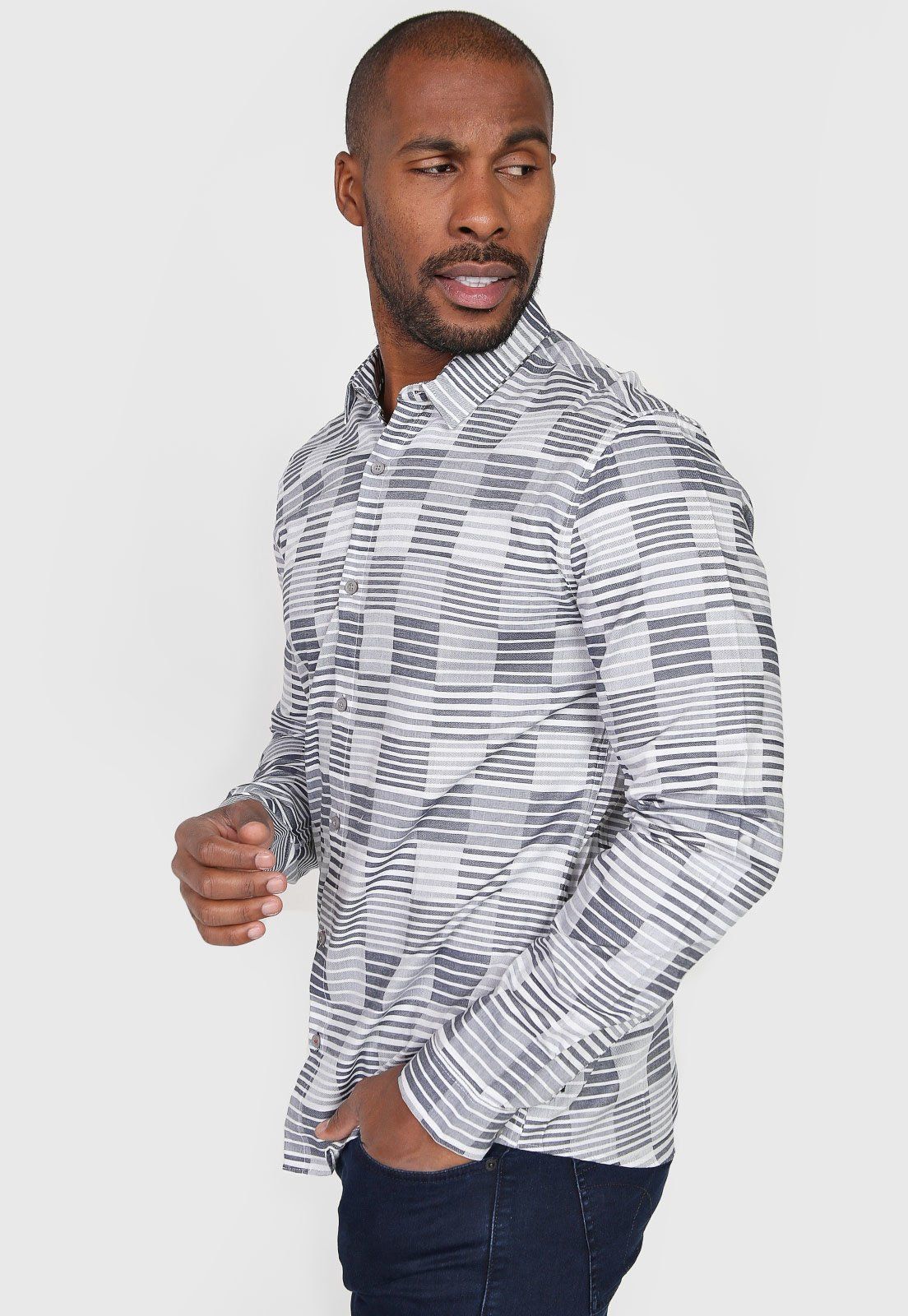 Camisa Calvin Klein Jeans Reta Padronagem Branca/AzulManga: LongaGola: PontaFecho: BotãoMedidas da peça no tamanho G: Ombro: 18cm/ Ombro a Ombro: 49cm/ Manga: 70cm/ Tórax: 116cm /Comprimento: 68cmMedidas do Modelo: Altura: 1,89m/ Tórax: 103cm/ Manequim: 42. Calvin Klein Jeans, 1, Shirt Dress, Manga, Mens Tops, Shirts, Dresses, Products, Vestidos