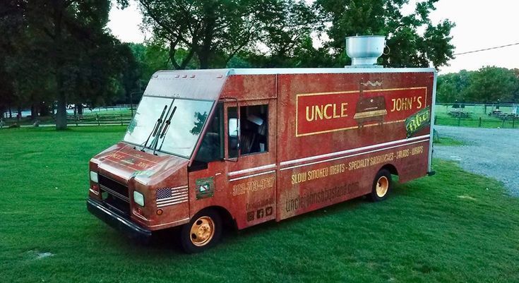 Purchasing a food truck for sale is a good idea, especially if you want to save money while you're just getting started. There is a huge price difference between a used truck and a new truck. Concession Trailer For Sale, Concession Food, Trailers For Sale, Used Food Trucks, Custom Food Trucks, Food Truck For Sale, Trucks For Sale, Kitchen Builder, Builders Near Me