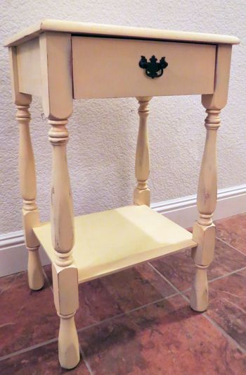 End Table Makeover in Yellow - Painted Furniture Ideas #furnitureredos
