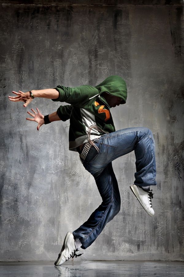 Alexander Yakovlev is a Moscow, Russia based photographer who captured the beautiful pictures of dancing. http://www.cuded.com/2013/11/dancing-photography-by-alexander-yakovlev/ Break Dance, Let’s Dance, Dance Life, Just Dance, Dance Moves, Ballet Dance, Dance Class, Dance Floor, Dance Photos