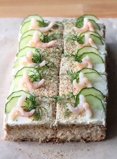 Pienet suolaiset leivokset tuovat kivaa vaihtelua isoille voileipäkakuille. Leivokset on helppo valmistaa ja leivospohjasta voi leika... Savory Pastry, Savoury Baking, Savoury Cake, No Salt Recipes, Snack Recipes, Snacks, Love Food, A Food, Food And Drink