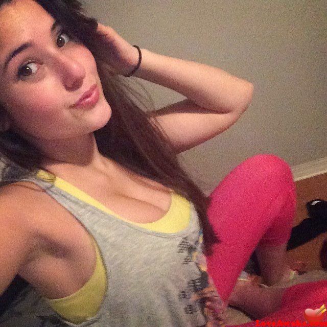 Nikki2098 Nigerian Scammer 419 Romance Scams Dating Profile With Fake Picture Of Angie Varona Angie Single Women Women