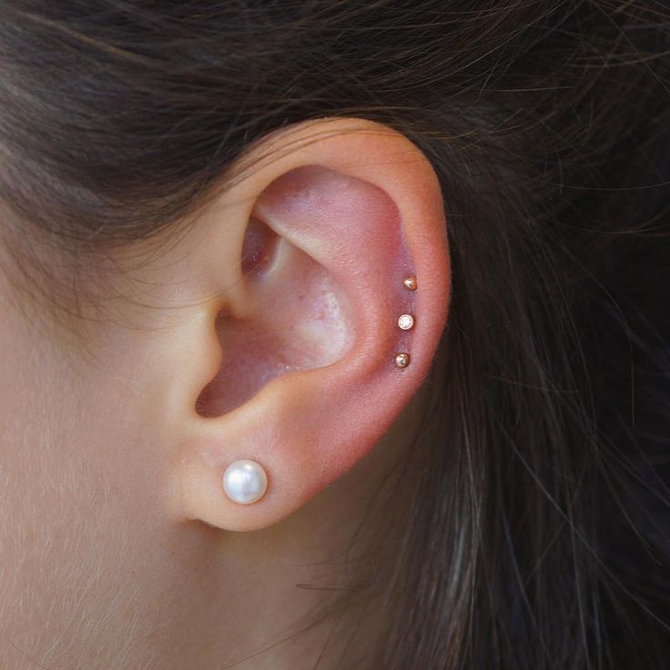 Bijoux ao pé do ouvido: combinações de brincos e piercings - #ao #bijoux #bri...