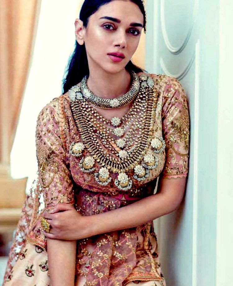 actresses in ethnic wear