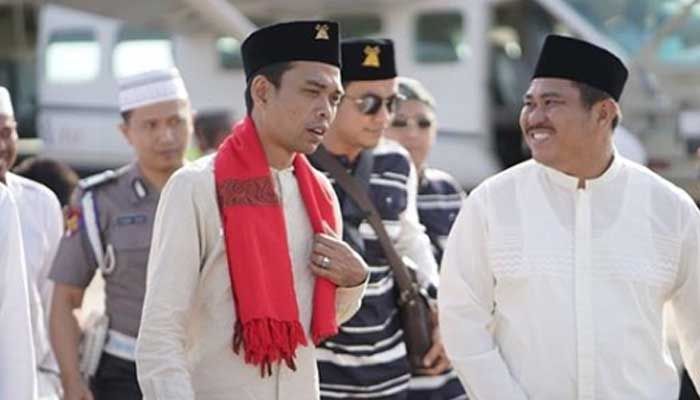 Disebut Tak Pernah Pakai Otak karena Haramkan Catur, Ini Jawaban Ustaz Abdul Somad Otak, Muslim, Academic Dress, Dresses, Fashion, Vestidos, Moda, Fashion Styles, Islam