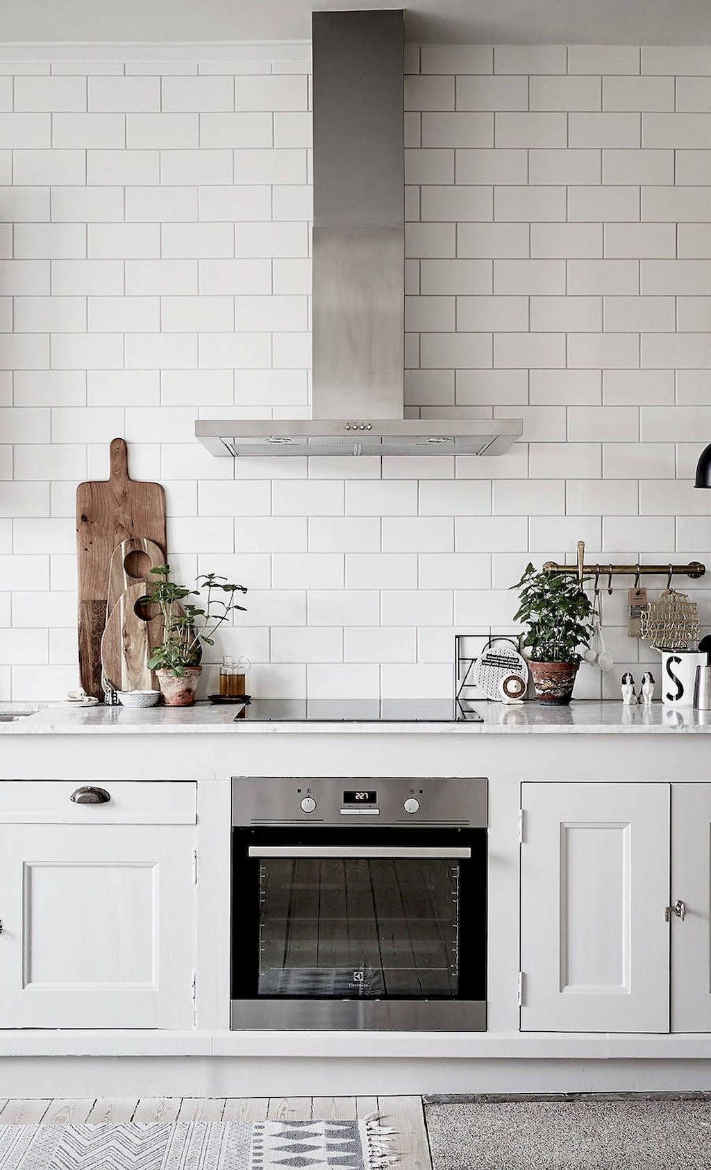 Drawing Of How To Choose The Best Subway Tile Sizes To Get The Elegant Side Of Your Home Grey Grout Bathroom White Tiles Grey Grout White Subway Tile Bathroom