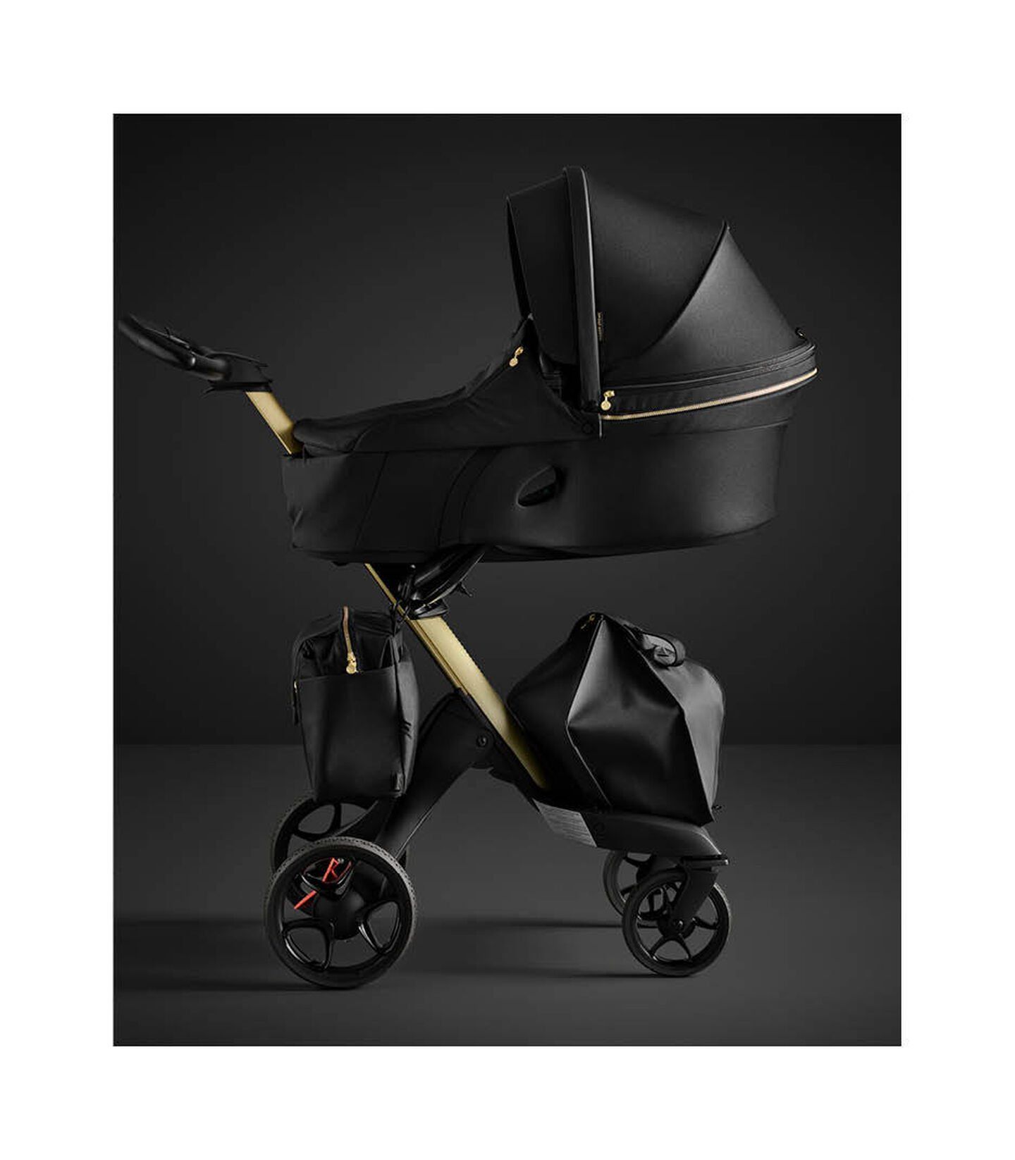 Bring Baby To The Family Table From Day 1 With Stokke Steps Avec Images Chaise Haute Chaises Hautes Transat