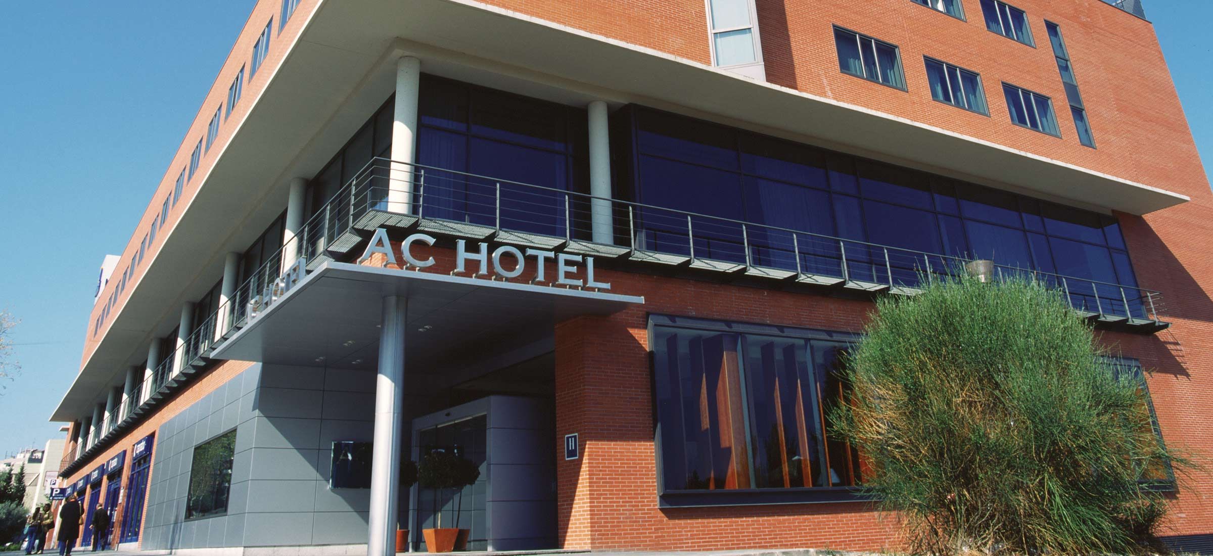 Discover The Stylish Ac Hotel Guadalajara And Experience Full Service Facilities In The Heart Of The City Center That Make It An I Ac Hotel Hotel Destin Hotels