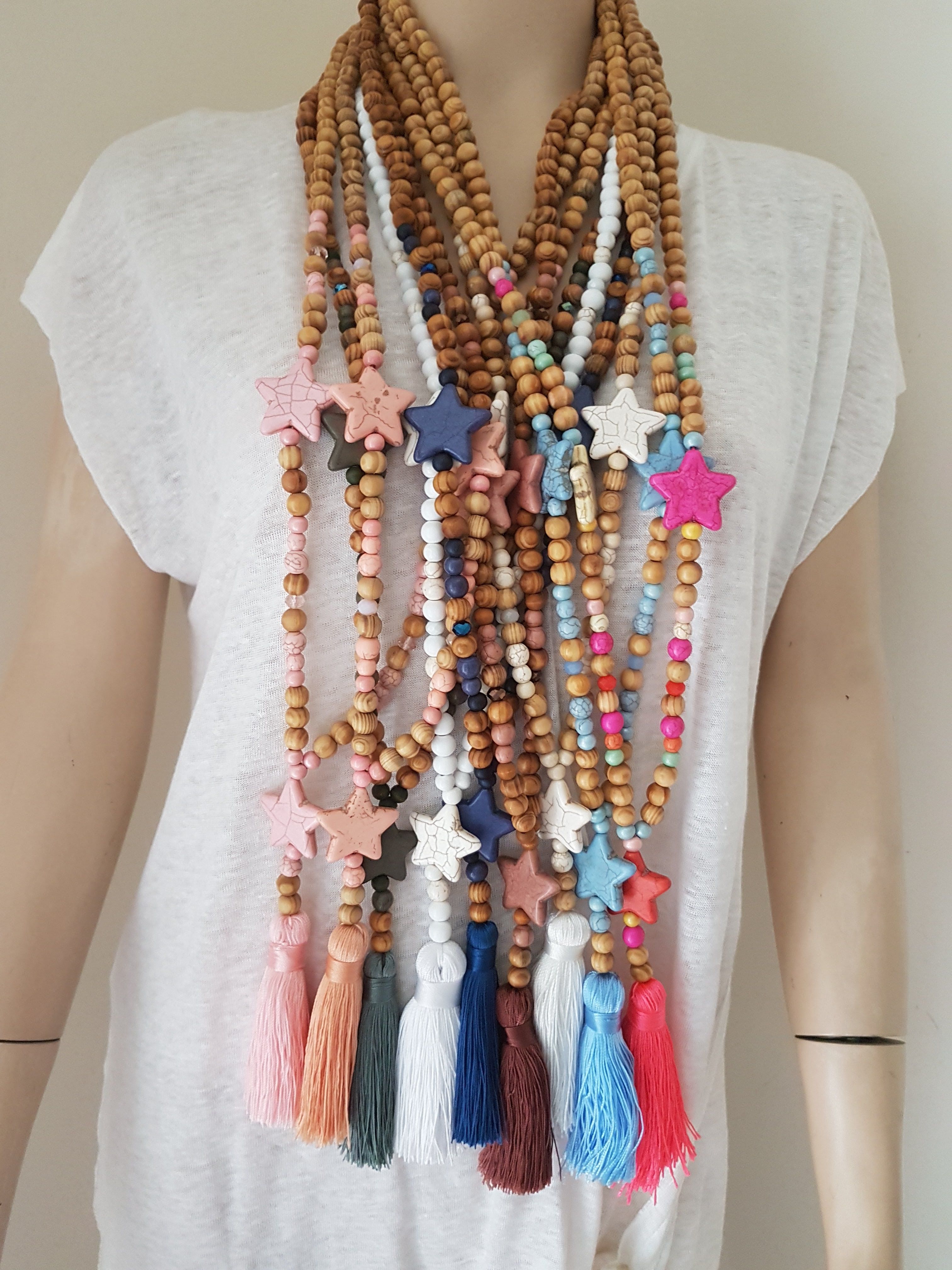 Ravissant collier sautoir hippie chic avec perles de verre et connecteurs en c\u00e9ramique